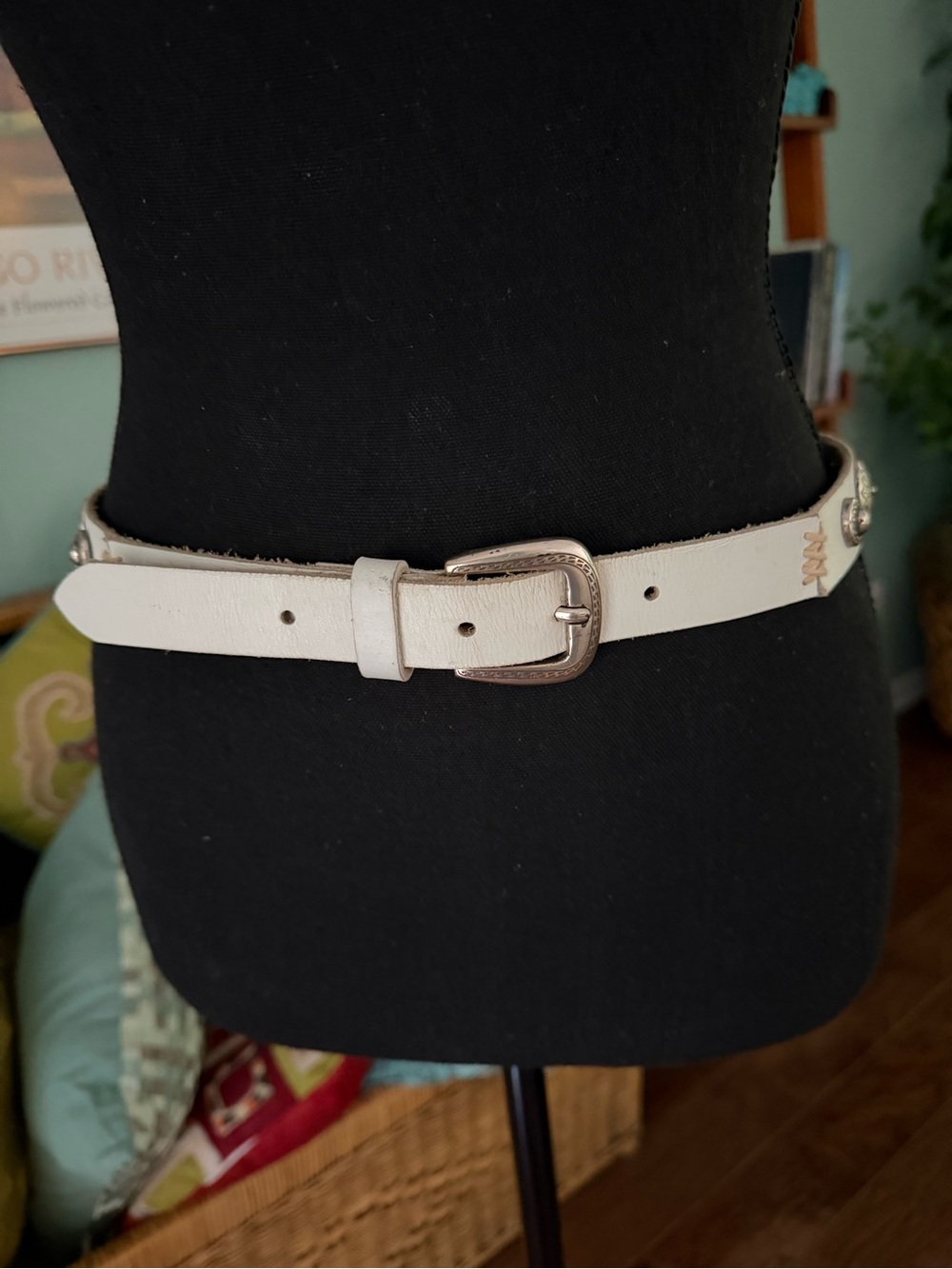 Fossil White Leather Studded Belt with Silver Accents - Picture 2 of 8